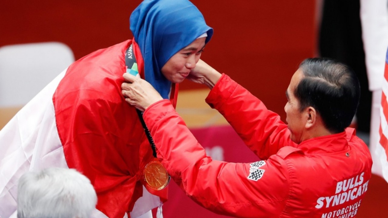 Defia Rosmaniar, Peraih Medali Emas Pertama untuk Indonesia di Asian Games 2018