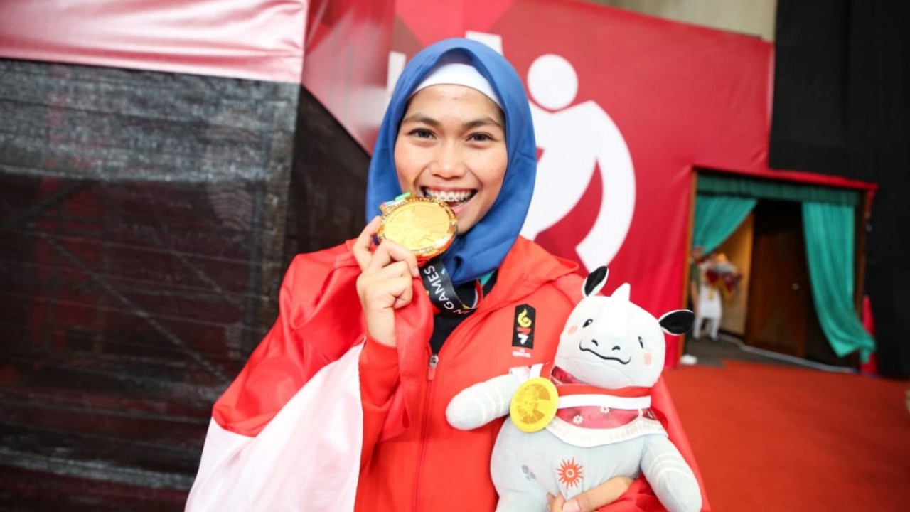 Defia Rosmaniar, Peraih Medali Emas Pertama untuk Indonesia di Asian Games 2018