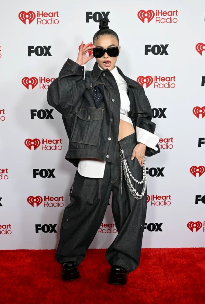 Gaya Agnez Mo Di iHeartRadio 2026 Curi Sorotan