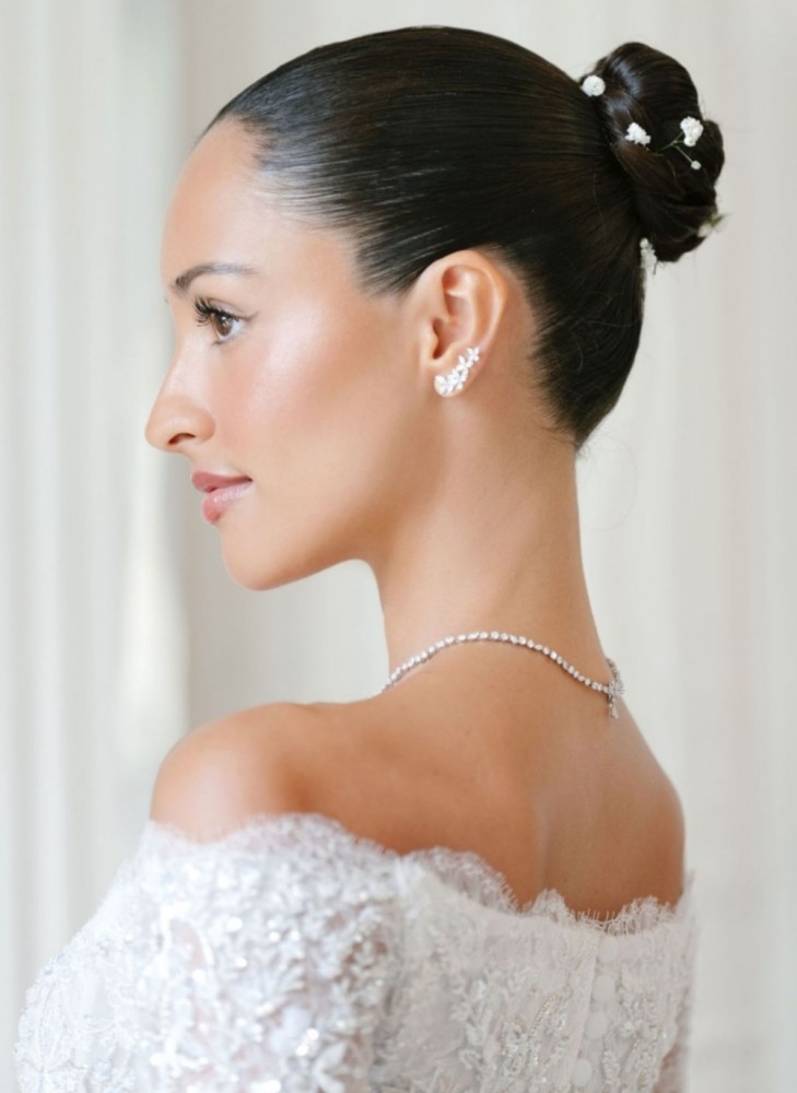 Curi Perhatian: Gaya Bridal Alexandra Saint Mleux Saat Menikah Dengan Charles Leclerc