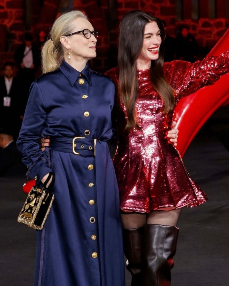 Anne Hathaway & Meryl Streep Tampil Stylish Di Press Tour The Devil Wears Prada 2