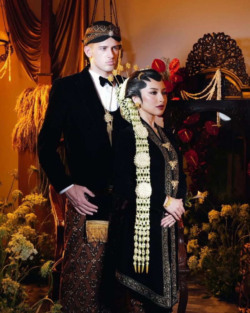 Intip Prewedding Jennifer Coppen & Justin Hubner Berbalut Adat Jawa