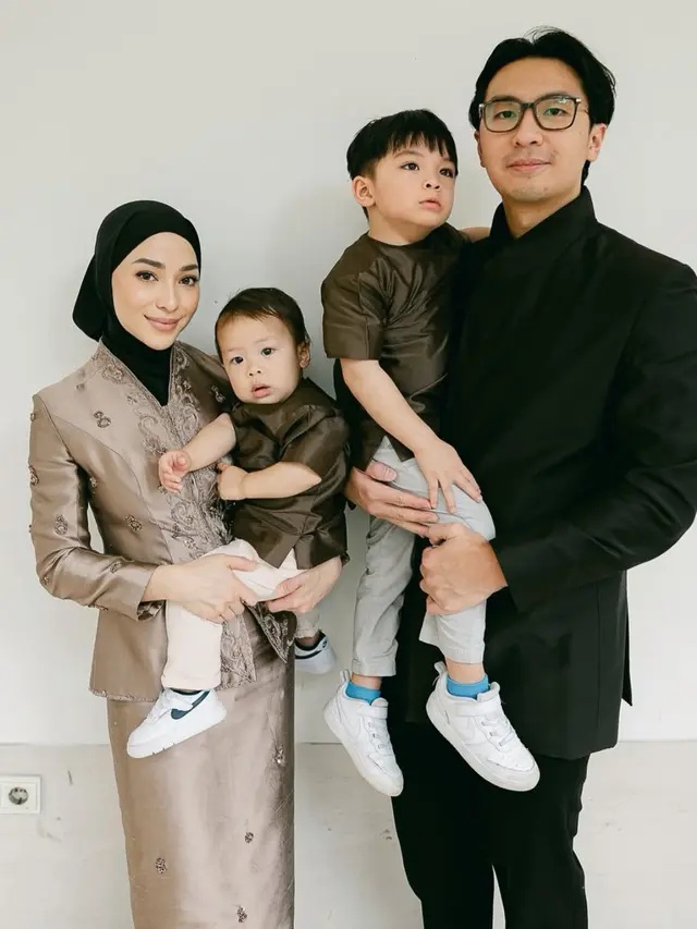 Gaya Sophisticated Nikita Willy Saat Open House Lebaran