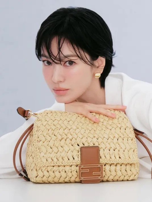 Bob Haircut Jadi Andalan Gaya Song Hye Kyo Di Foto B-Cut Terbaru