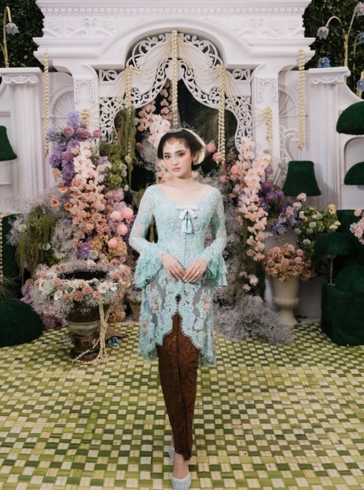 Statement Look Syifa Hadju Saat Siraman, Hadirkan Inspirasi Elegan Ala Bridgerton