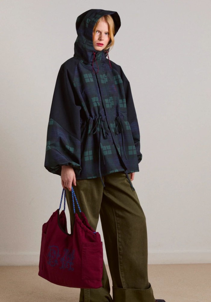 Pilihan Jas Hujan Untuk Tampil Stylish Di Musim Hujan