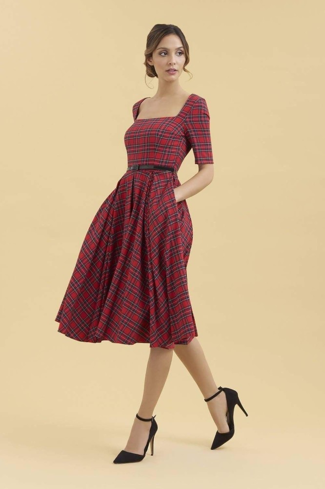 Inspirasi Gaun Natal Yang Bikin Kamu Lebih Stunning