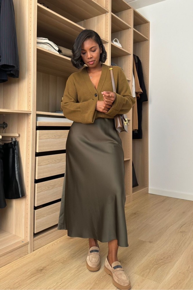 Tips Pilih Rok Yang Pas Untuk Pinggul Lebar