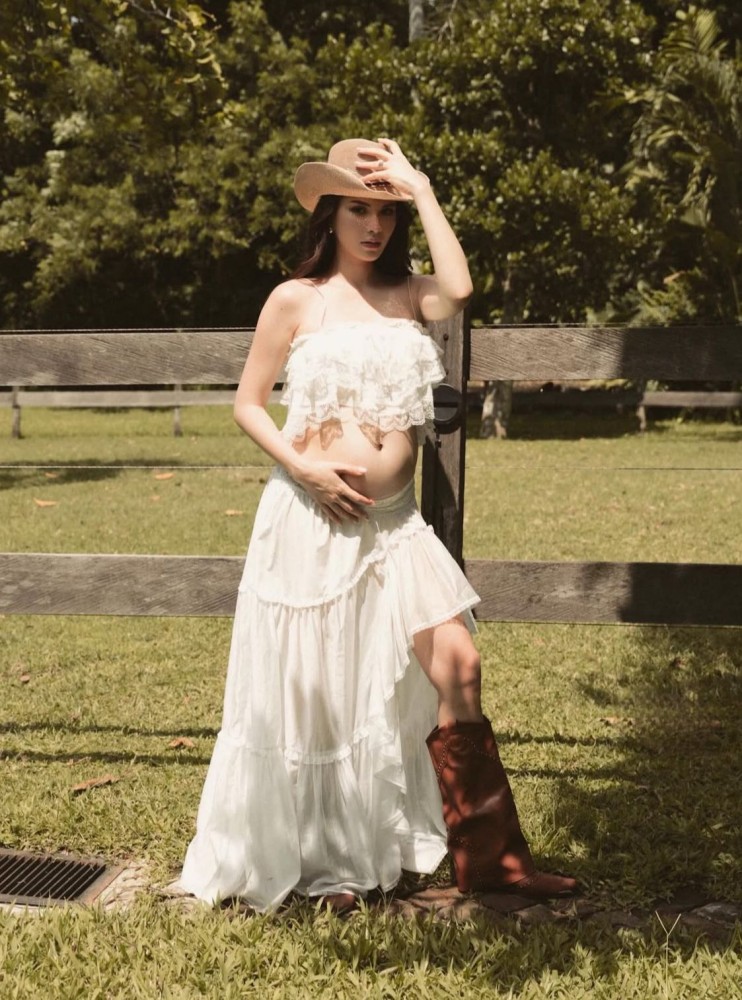 Inspirasi Maternity Photoshoot Ala Alyssa Daguise