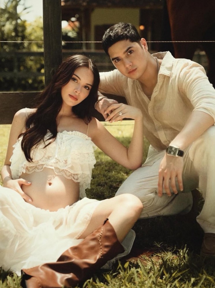 Inspirasi Maternity Photoshoot Ala Alyssa Daguise