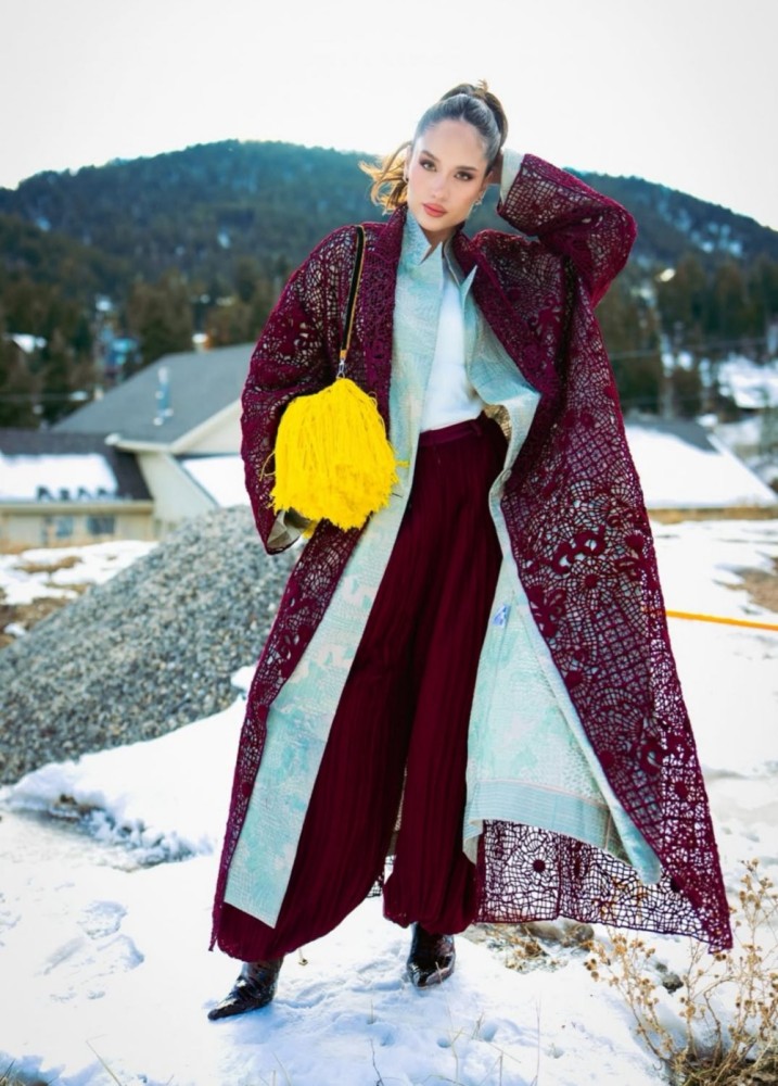 Winter Glam Ala Cinta Laura di Red Carpet Sundance Film Festival 2026