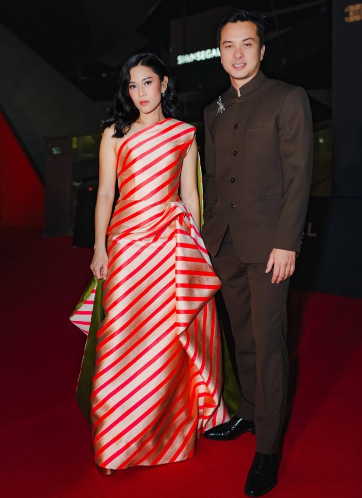 Dian Sastro Tampil Elegan Dengan Gaun Asimetris Di BIFF 2025