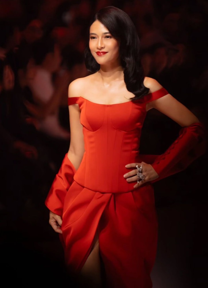 Gaya Makeup Bold Dian Sastro dan Pevita Pearce Warnai Panggung JFW 2026