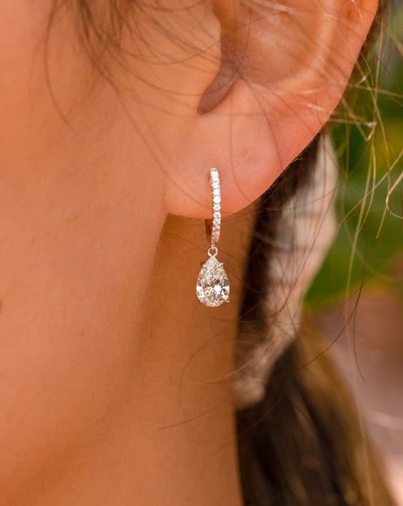 8 Model Anting Yang Cocok Dipakai Ke Pesta