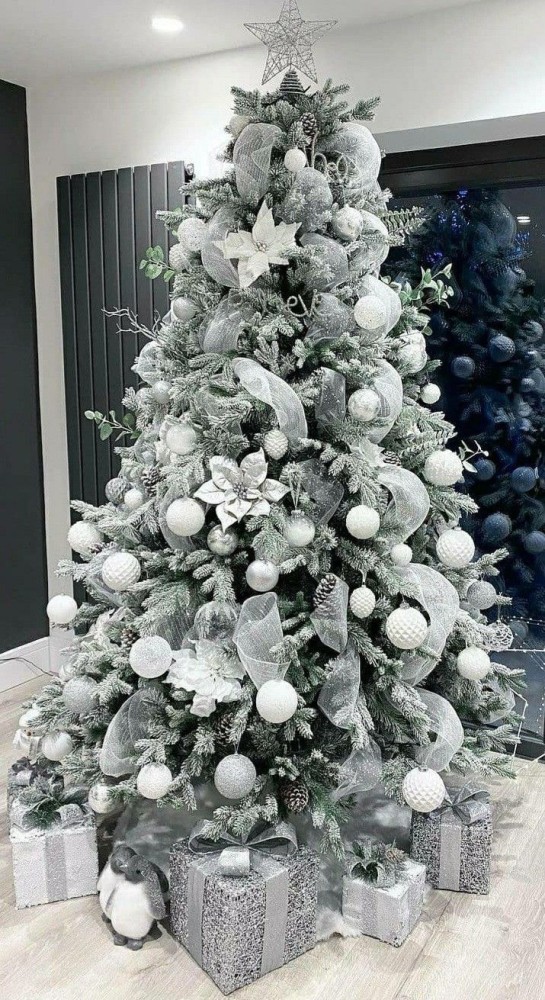 5 Ide Dekorasi Pohon Natal Unik Yang Bisa Kamu Coba Tahun ini