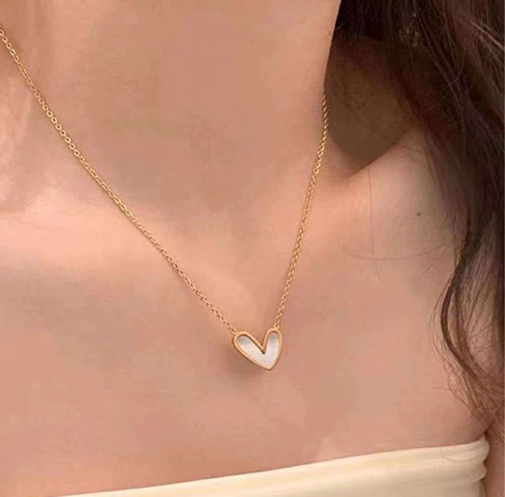 Auto Chic! Intip 6 Liontin Yang Bikin Look Makin Shining