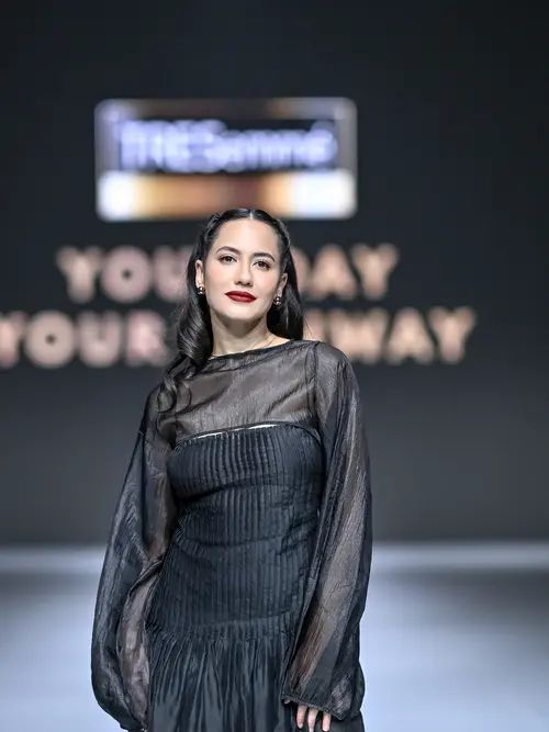 Gaya Makeup Bold Dian Sastro dan Pevita Pearce Warnai Panggung JFW 2026