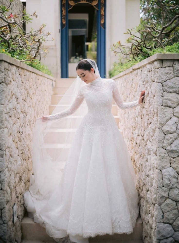 Pesona Anggun Ranty Maria Di Momen Pernikahannya