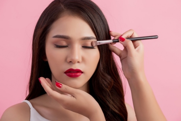 5 Cara Gunakan Lipstick Merah Untuk Full Face Makeup