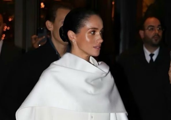 Debut Paris Fashion Week, Meghan Markle Tampil Clean & Chic