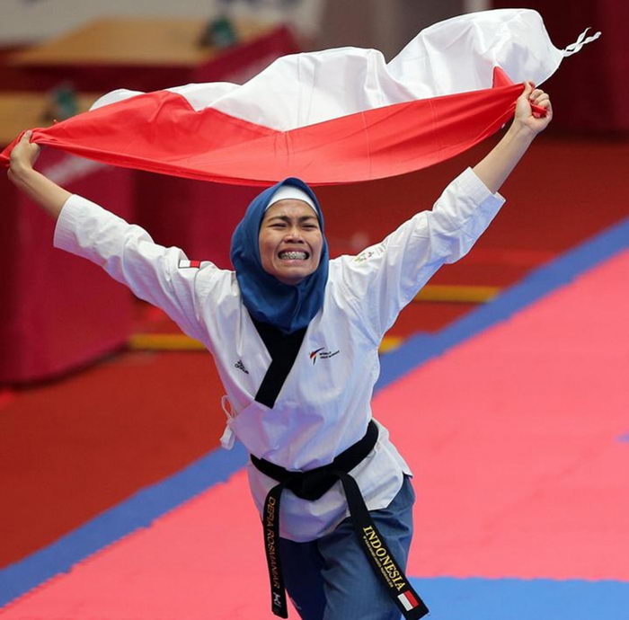 Defia Rosmaniar, Peraih Medali Emas Pertama untuk Indonesia di Asian Games 2018