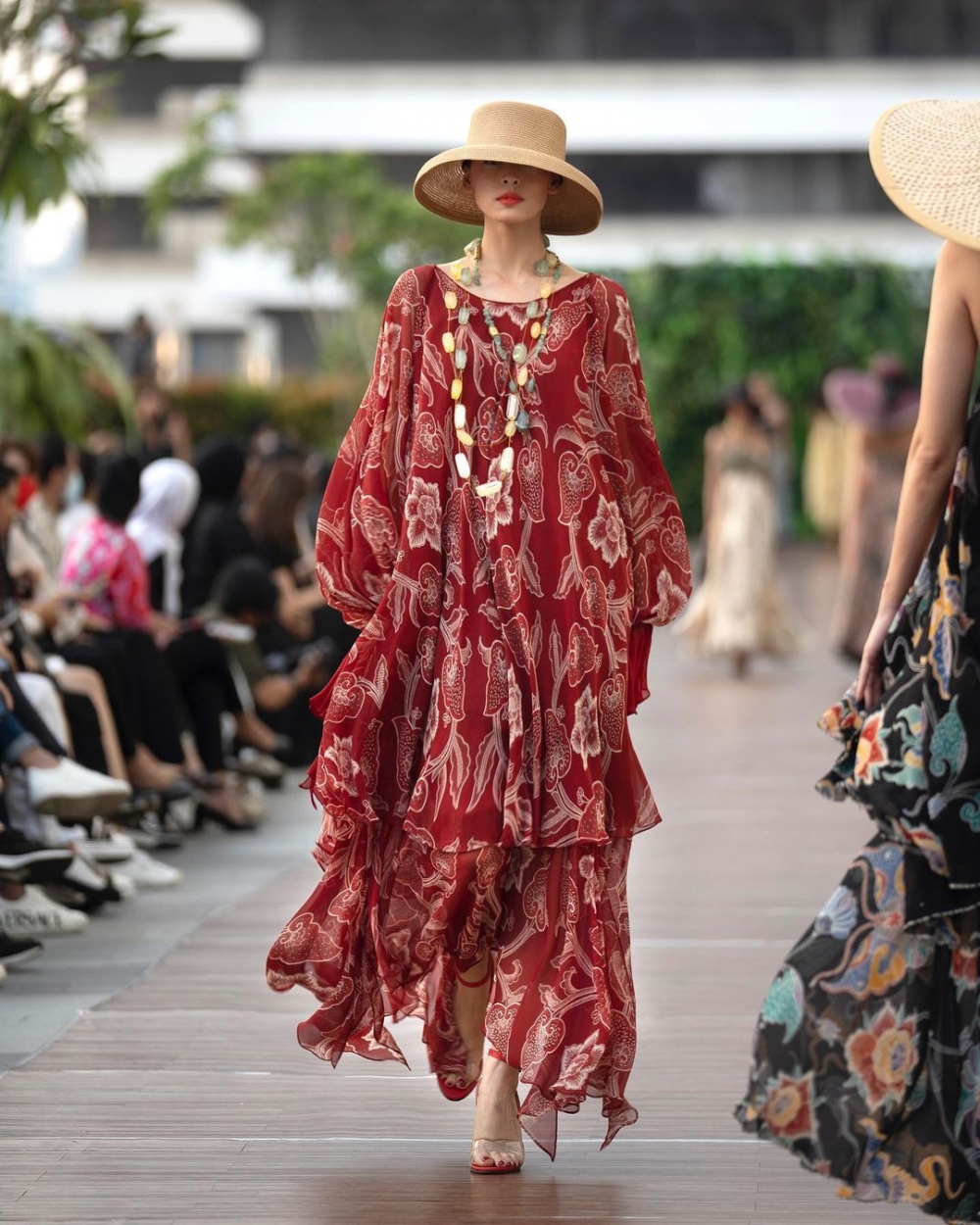 Edward Hutabarat Luncurkan Koleksi Batik di Fashion Show Cruise 2023