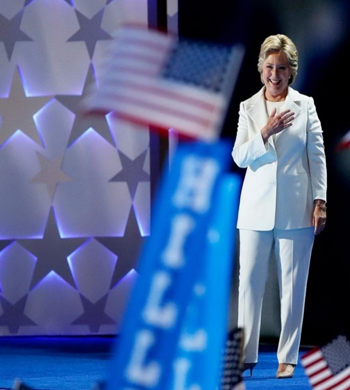 Enam Pilihan Pantsuit Hillary Clinton