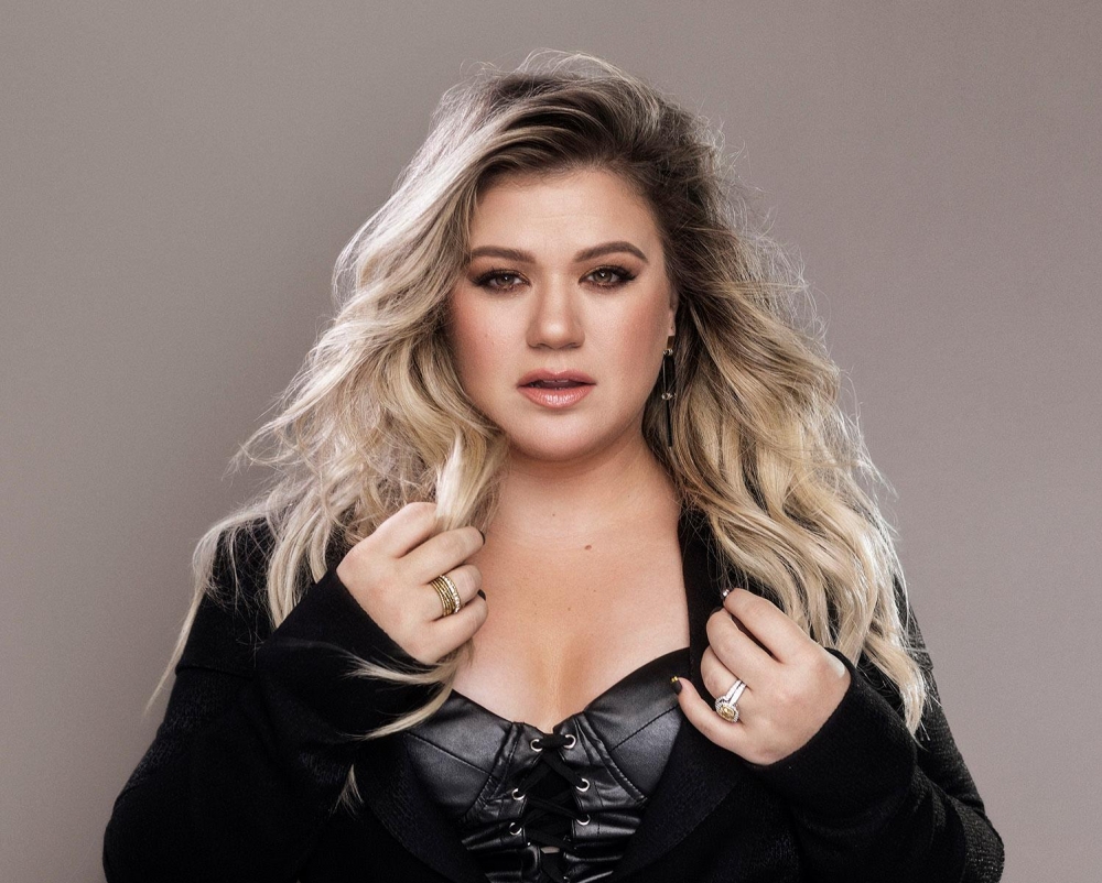Kelly Clarkson Nyanyikan Lagu Kebangsaan untuk Dua Astronot Amerika