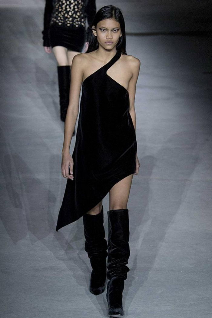 Laras Sekar Tampil Memukau Saat Debut di Saint Laurent