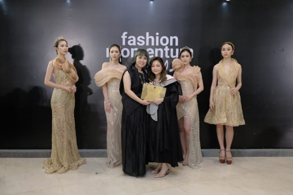 Marilyn Monroe dan Cleopatra hadir dalam Fashion Momentum 2024 karya Lulusan PISON AFF