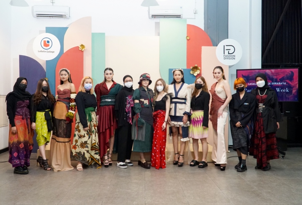 Mendunia, LaSalle College Surabaya Ramaikan Paris Fashion Week 2022