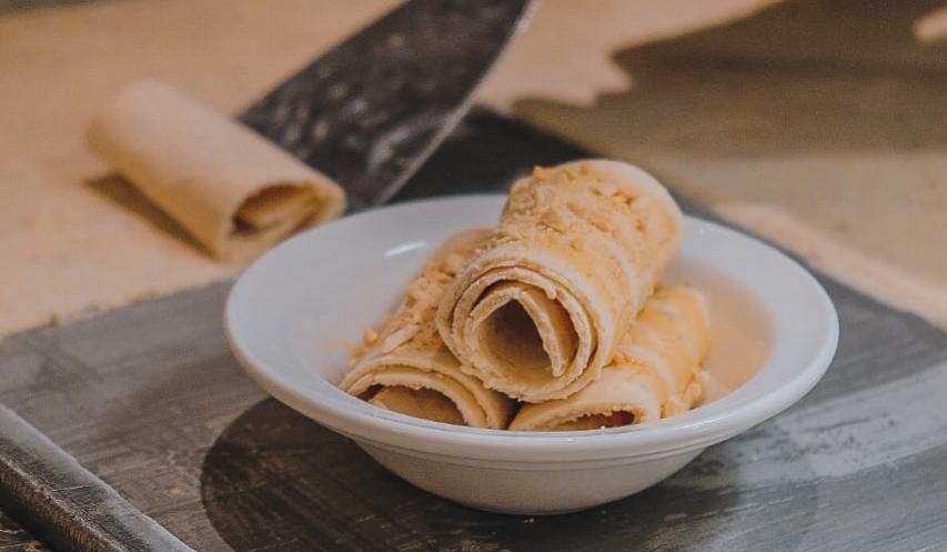 Menikmati Ice Cream Teppan rasa pecel di Hotel berbintang Surabaya