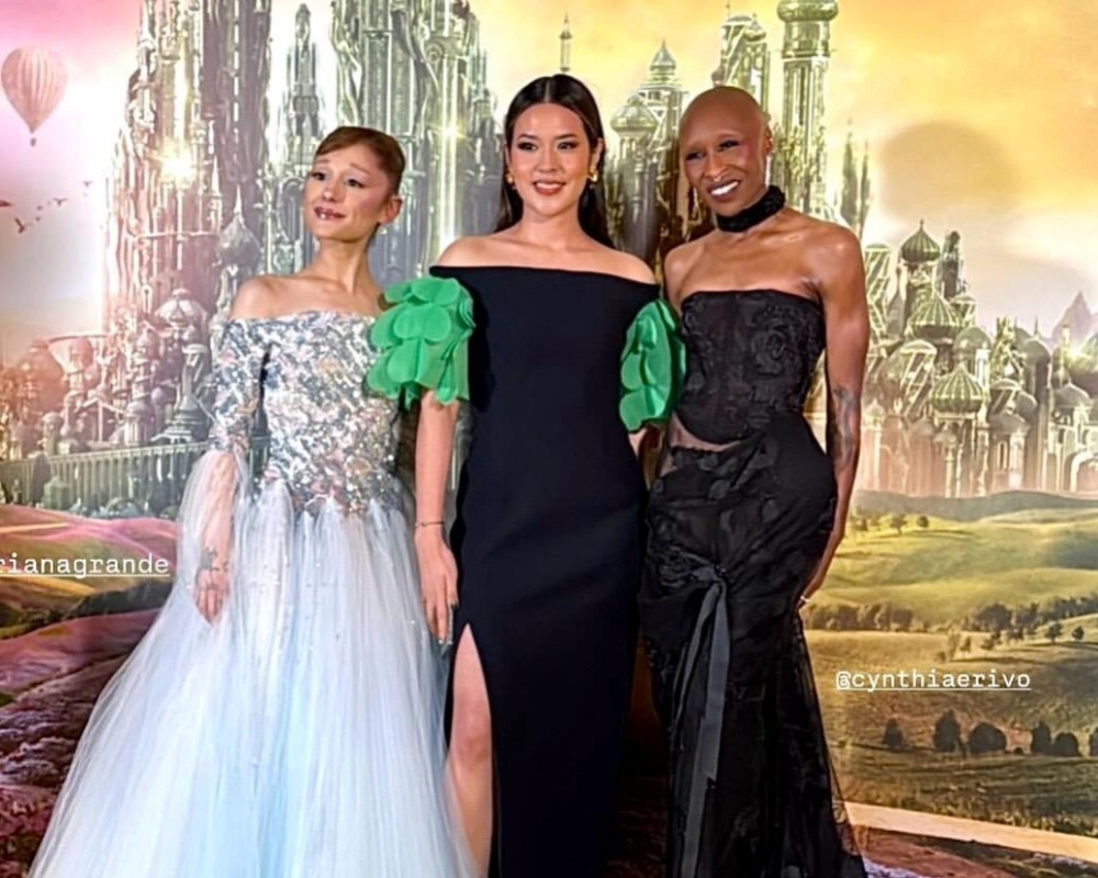 Raisa Tampil Stunning Saat Hadiri Premiere Wicked Di Singapura
