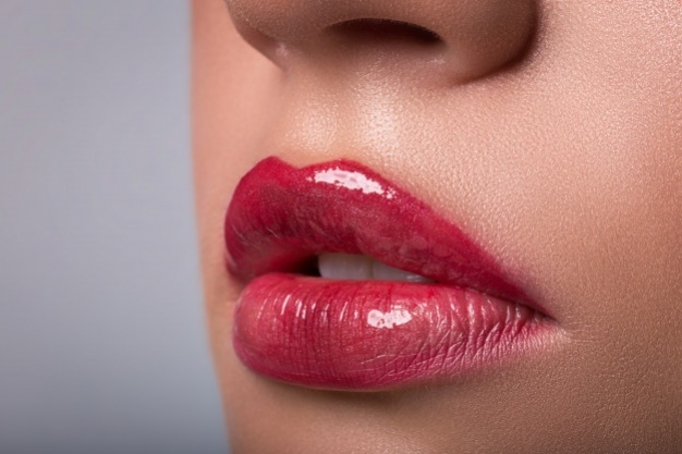 5 Rekomendasi Lip Gloss Bening Dari Brand Lokal Untuk Efek Bibir Lebih Segar