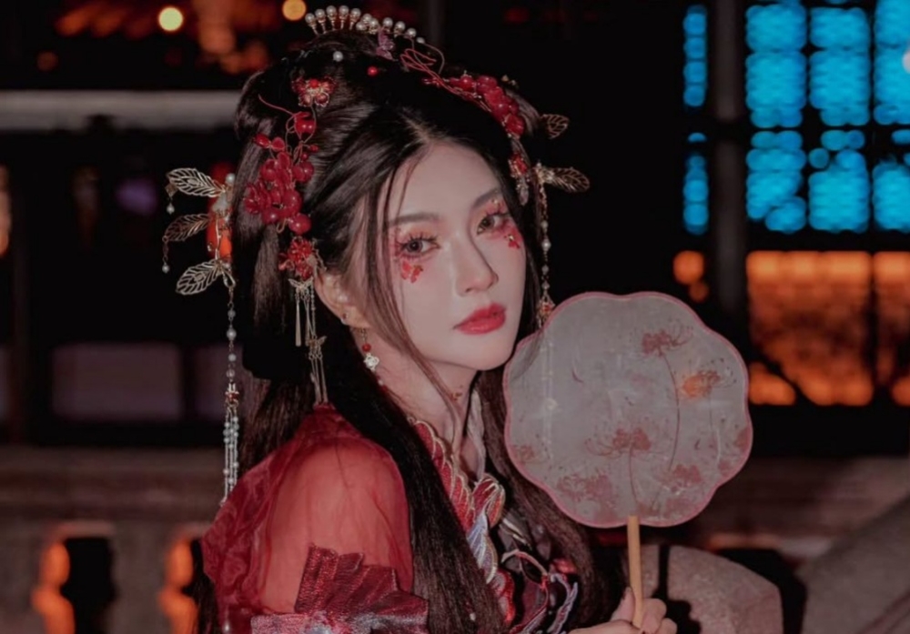 Sentuhan Klasik Ala Drama China, Gaya Sarwendah Saat Liburan Ke Shanghai