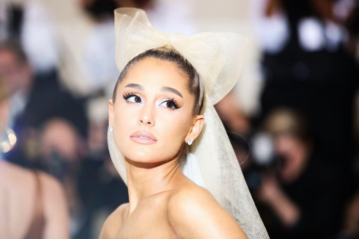 upload foto diri sendiri di instagram, Ariana grande malah dituntut ratusan juta