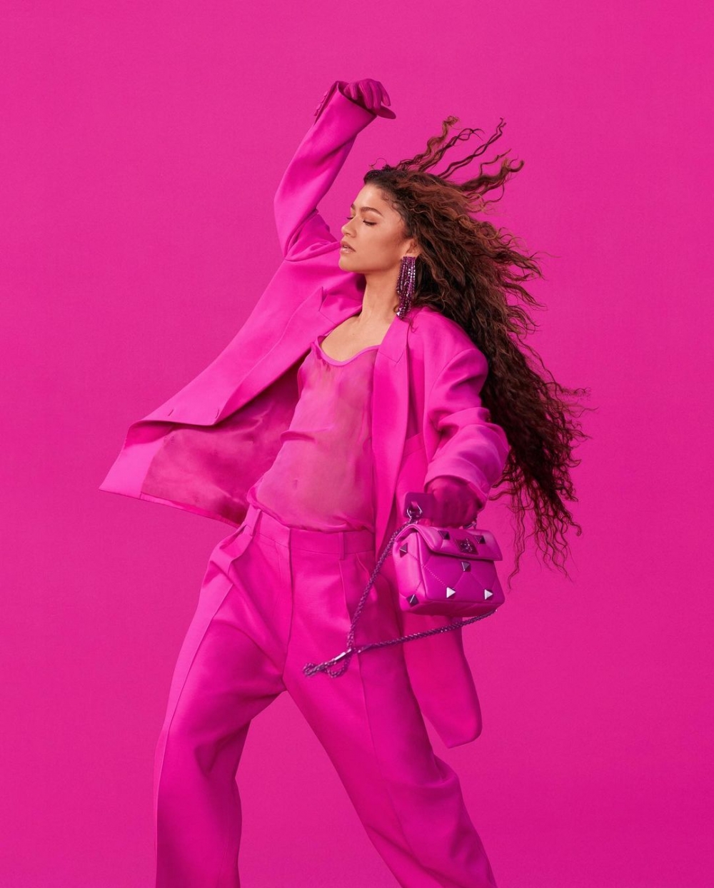 Zendaya dan Lewis Hamilton Tampil Serba Pink untuk Campaign Terbaru Valentino